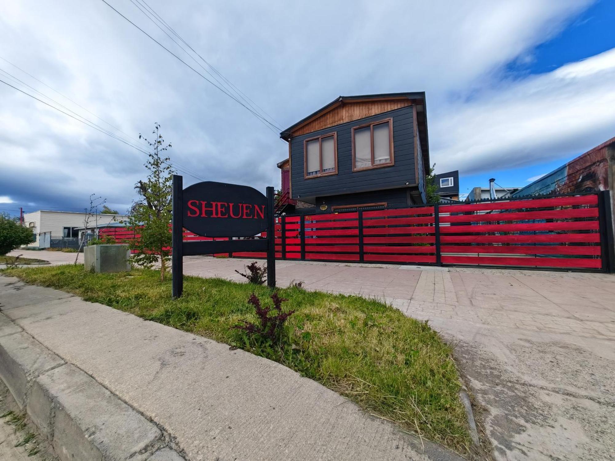 Sheuen Patagonia Hostel Puerto Natales Exterior foto